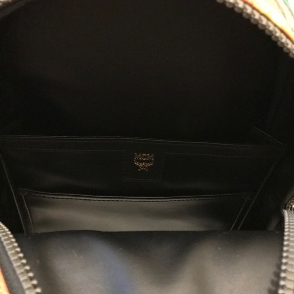 backpack - Picture 4 of 4